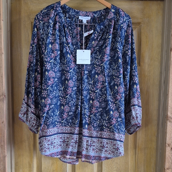 beachlunchlounge Tops - beachlunchlounge Floral Blouse in Navy and Pink